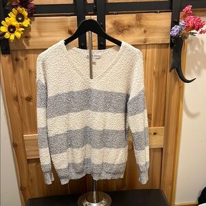 Knox Rose V-Neck Sweater in Cream and Gray